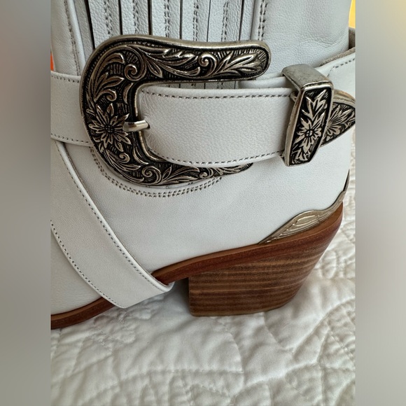 Western ankle leather boot. Detachable metal buckle harness. - Picture 15 of 15